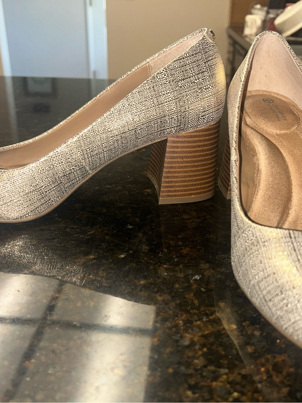 Giani Bernini Beige Tweed Block Heel Pumps